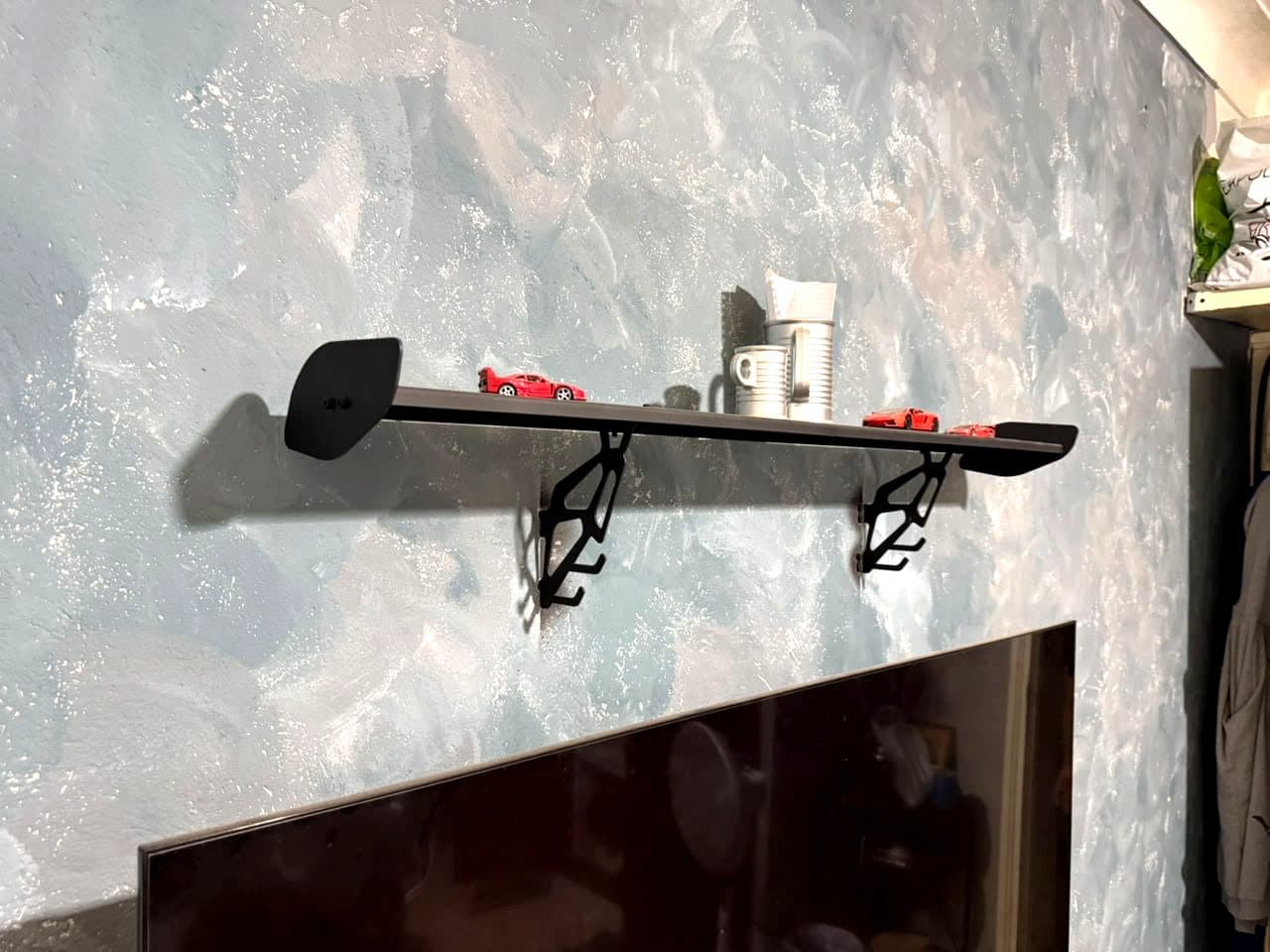 Le Spoiler Shelf vu de biais, montrant la dérive et les jambes